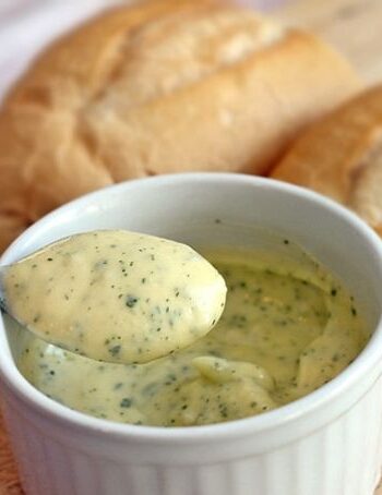 Creme de Alho Cremoso que Vai Transformar Seu Pão - Receita com Afeto