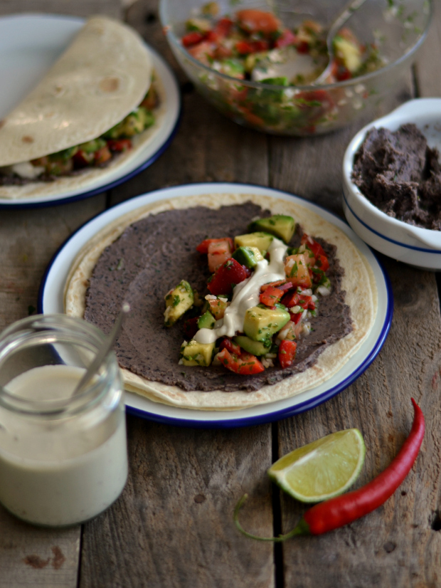 Tacos de Feijão Preto com Abacate