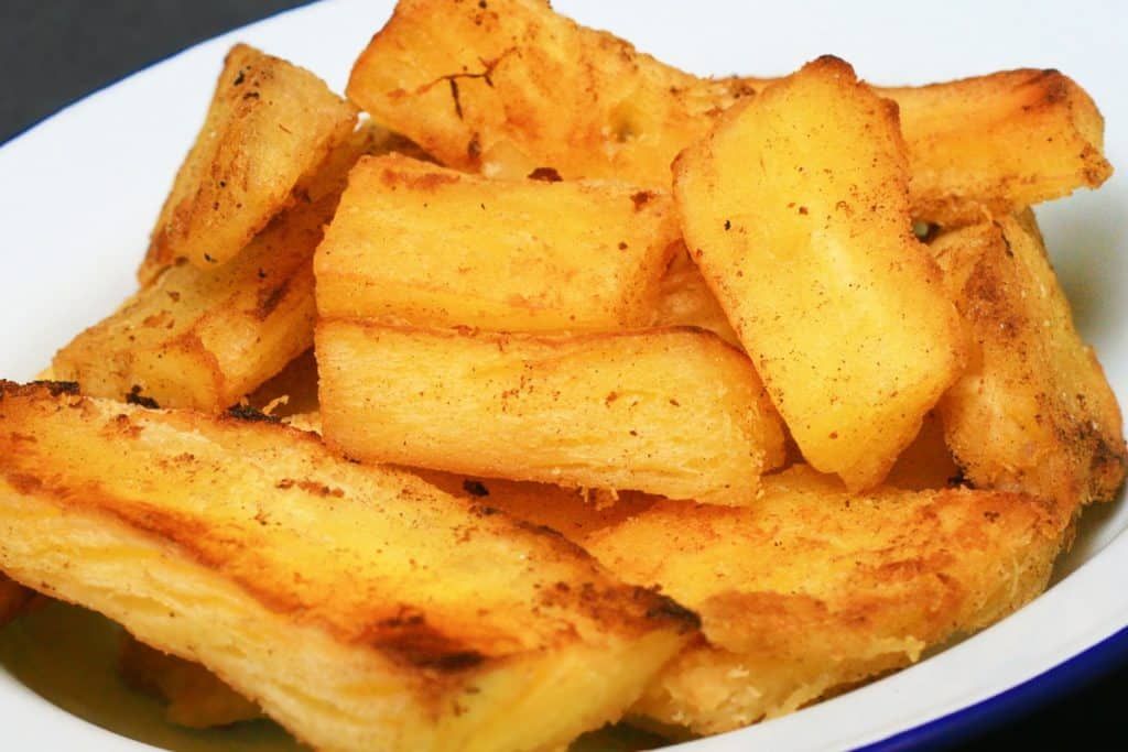 mandioca frita sequinha de restaurante - receita com afeto