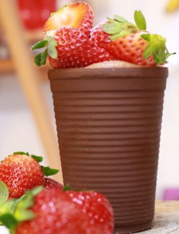 copo de chocolate com mousse de morango - receita com afeto